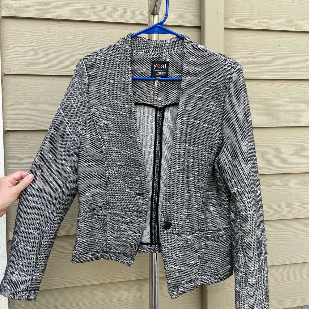 Yest Women's Black and White Blazer